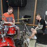 14 июля 2021 года проведено занятие по игре на барабанах. Провел его популярный музыкант — Никита Лебедев
